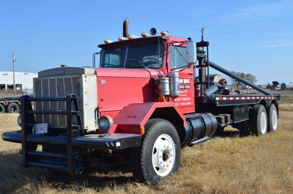 Autocar winch truck live poles